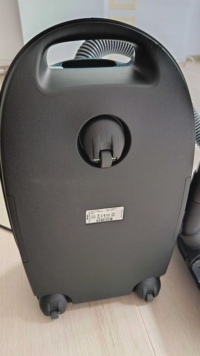 Прахосмукачка Miele C3 125 Edition Petrol