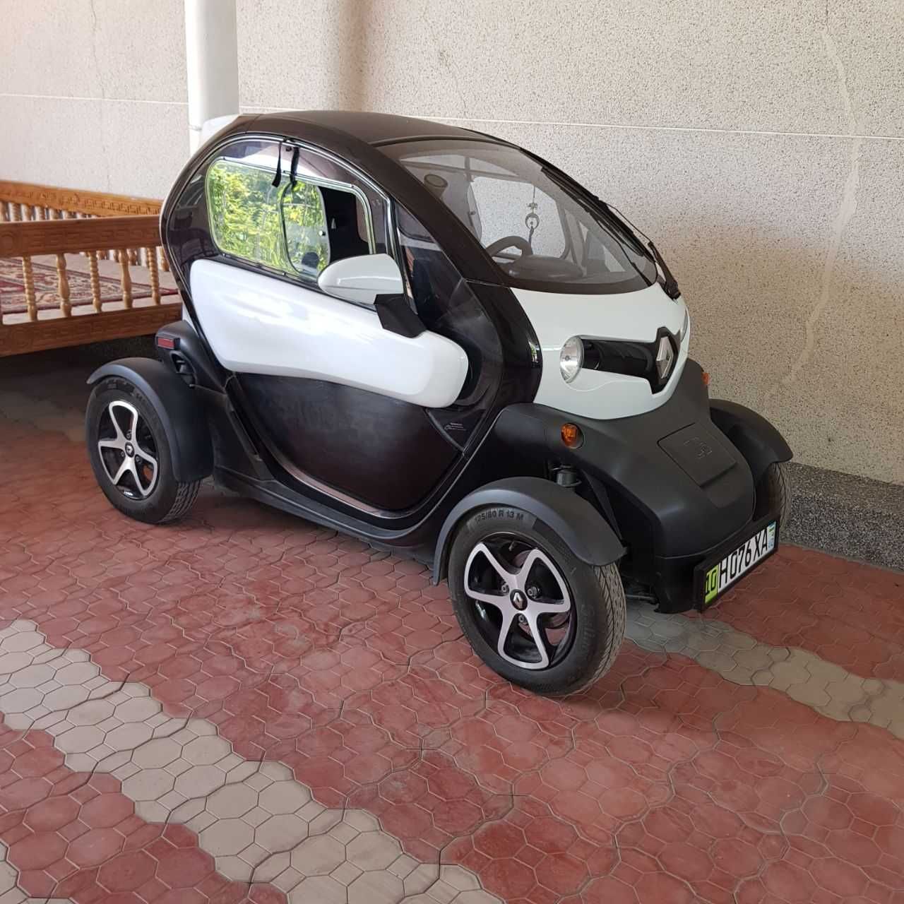 Renault Twizy pizza