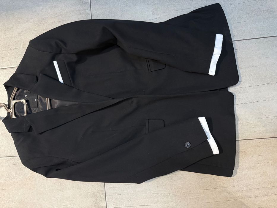 Блейзър черен с ефектни ръкави, хс-с размер