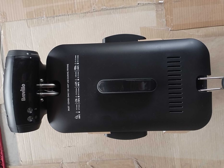 Buna ziua!Vand friteuza noua