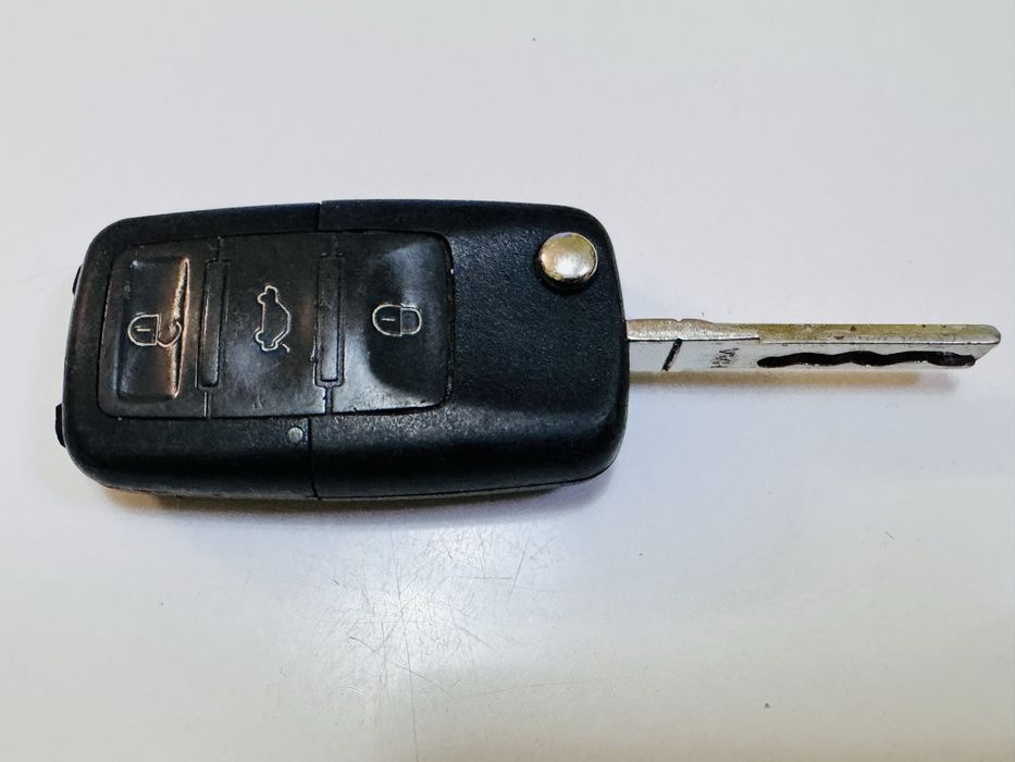 Ключ за VW  Audi Skoda Seat оригинален с3бутона  сгъваем
