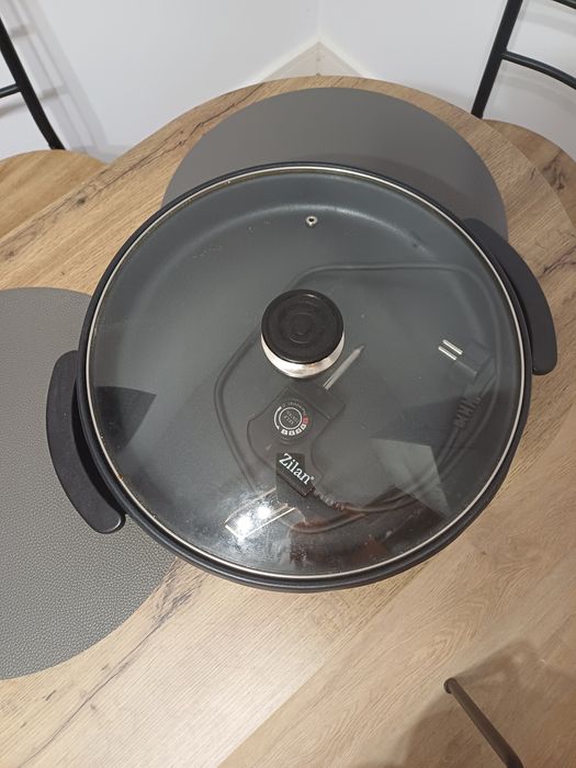 Vând tigaie electrica Zilan