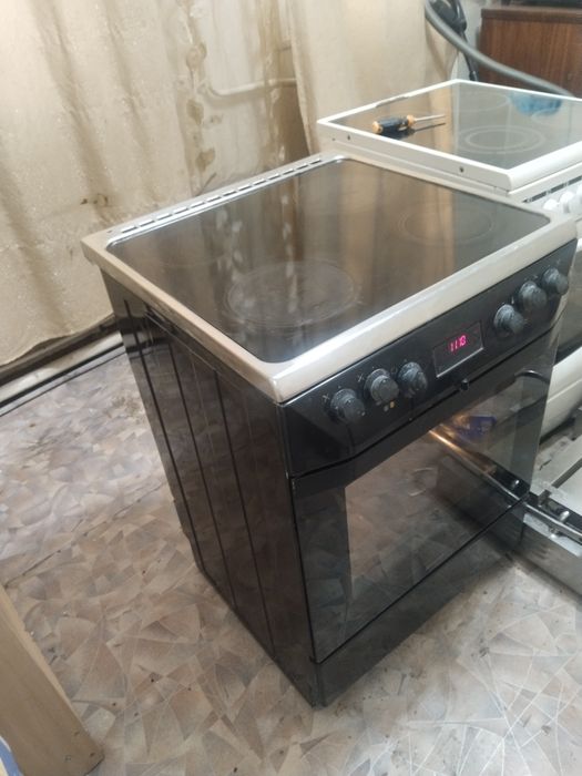 Продам стеклокерамическую плиту Gorenje