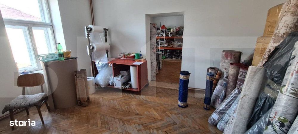 Spatiu comercial, casa veche si teren