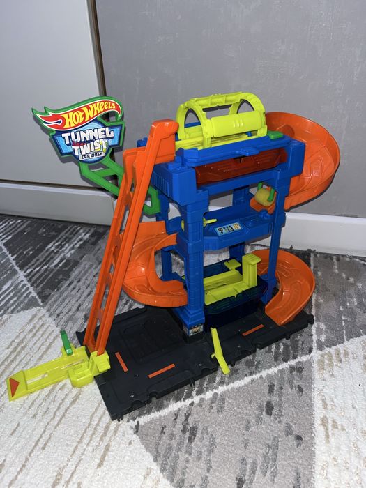 Hot wheels парковка
