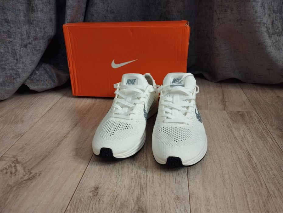 Продается мужская кроссовка