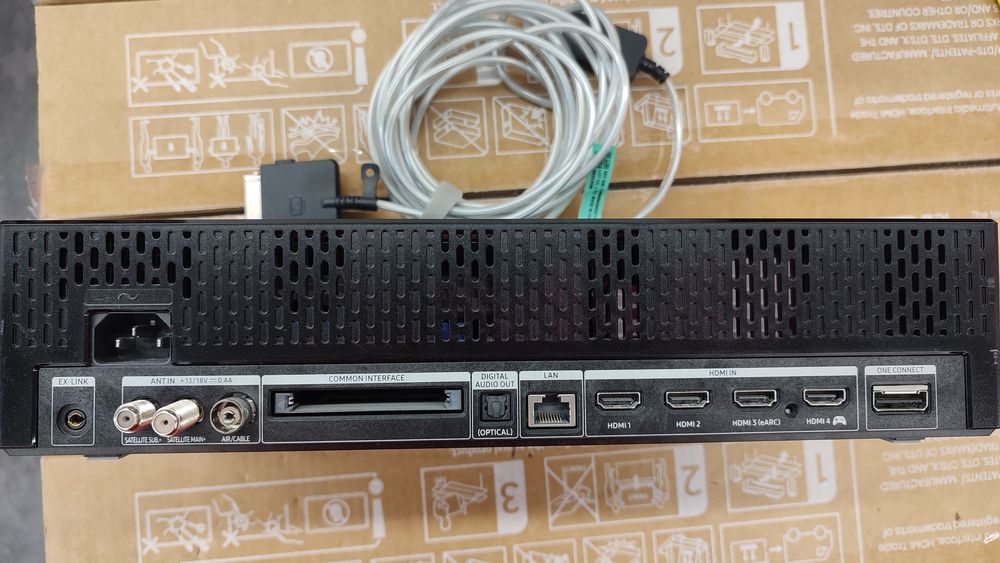 One connect box samsung 75q950t 8k