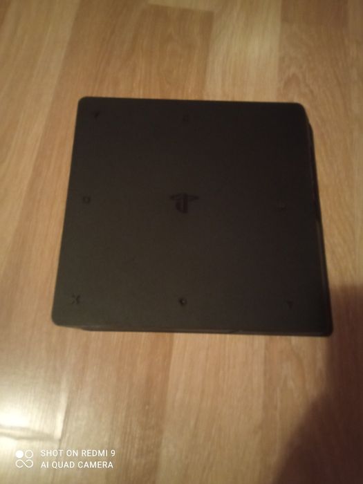 Продавам ps.4 в отлично състояние. Включва два оригинални  джойстика.