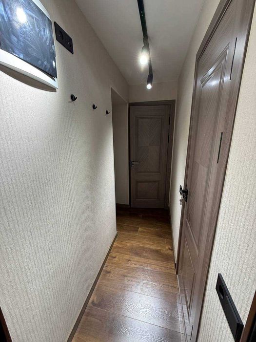 Улица Бабура,ТЦ Next  1в2/4/4  35м²  1-линия с видом на главную дорогу