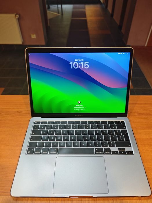 Laptop Apple MacBook Air 13 Retina, M1 , 8GB, SSD 256GB , carcasa, full box + factura !
