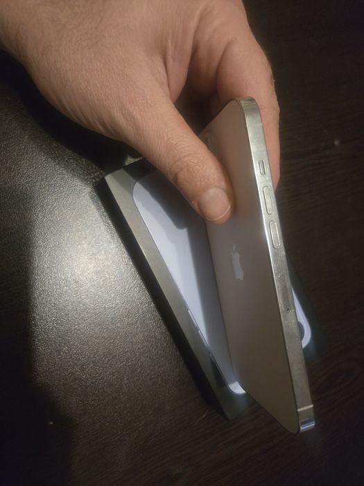 Продавам Iphone 13 pro 128 gb