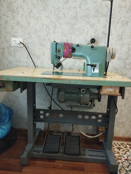Продам швейную машинку.