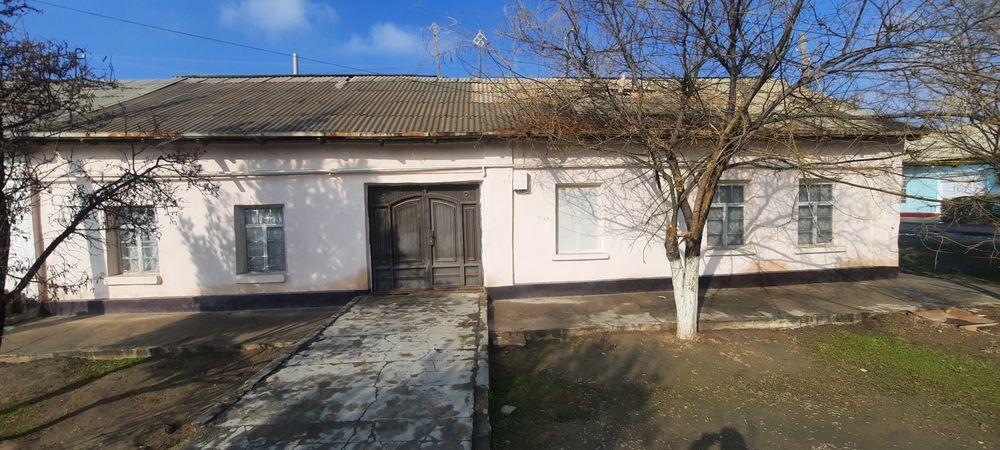 Кашкадаре Карши Давлат Унверситети  олдида
