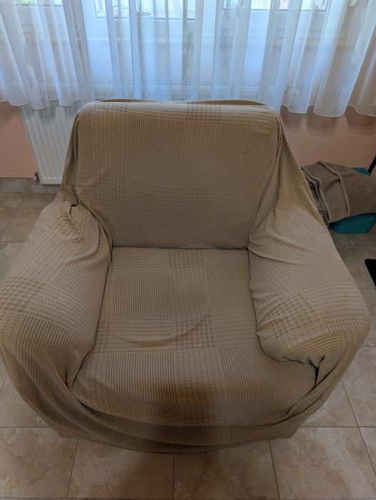 Vând canapea extensibilă și două fotolii pat