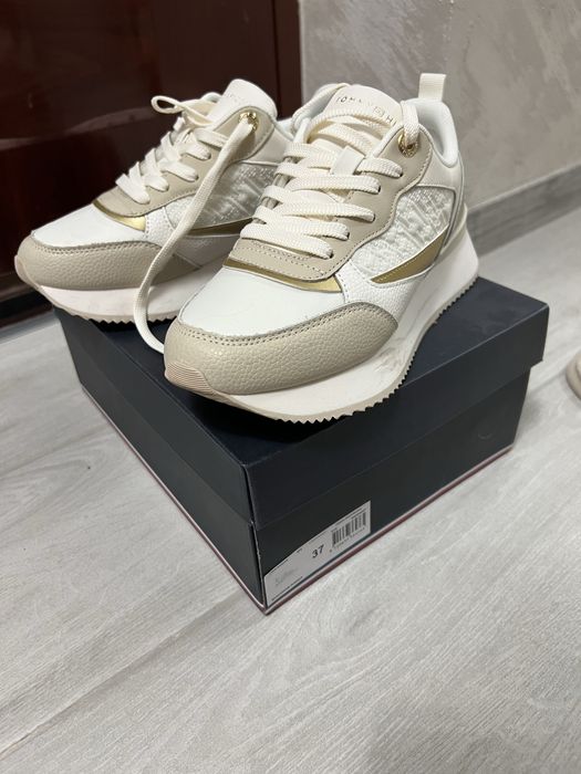 Сникърси - спортни обувки