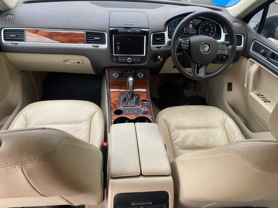 Dezmembrez VW touareg 7P 3.0 CAS 239 cp/bara/far/aripa/stop/capota/