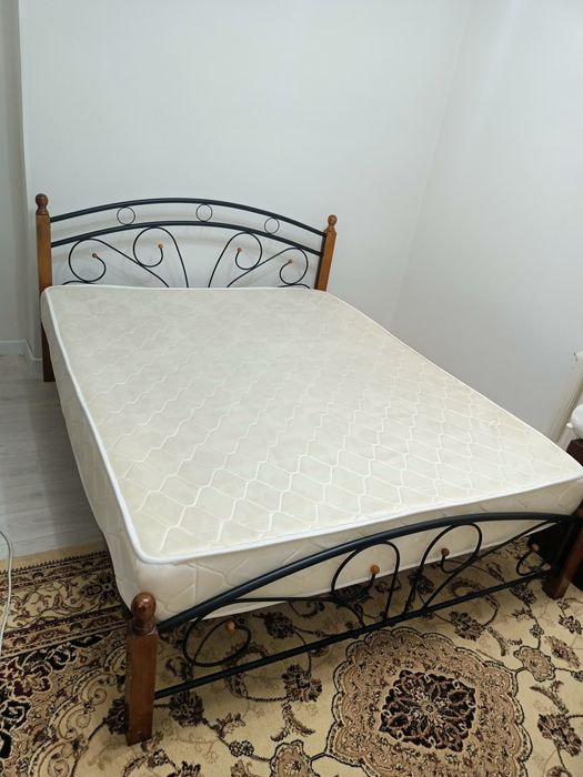 Кровать спальная