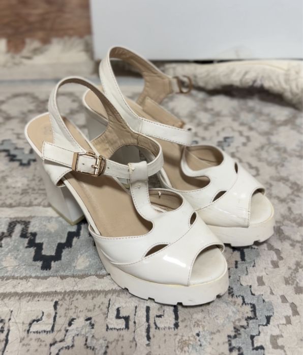 Продам босоножки 38 размер