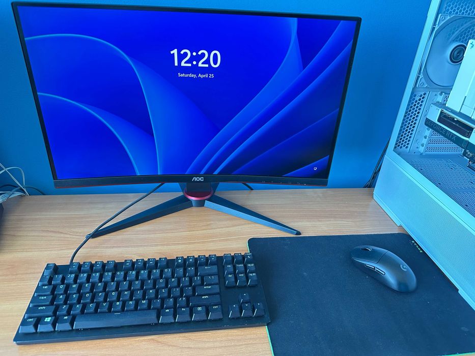 Пълен геймърски сетъп RTX 4070 / Ryzen 7 5800X3D + 165Hz монитор + Logitech G Pro + Razer Huntsman V2