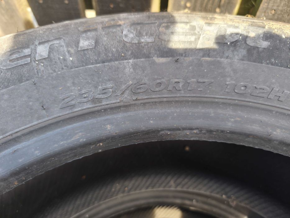 Anvelope diverse iarnă și vară