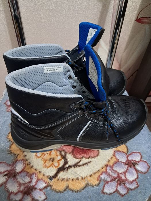 Продаются ботинки