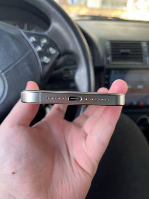Обменяю iPhone 15 pro max 512 на samsung