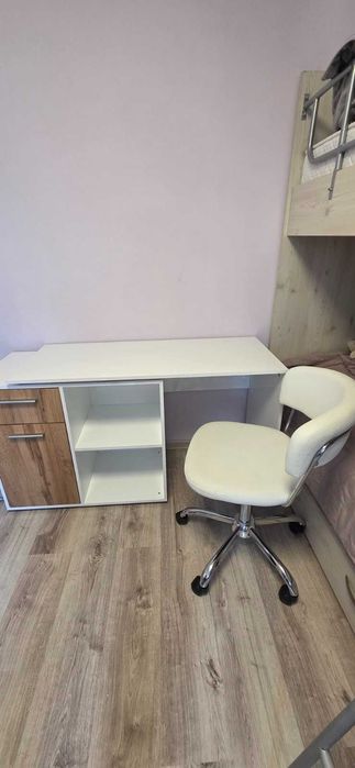 Детско бюро и стол