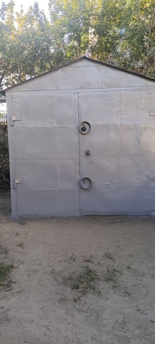 Продам 2 металлических гаража