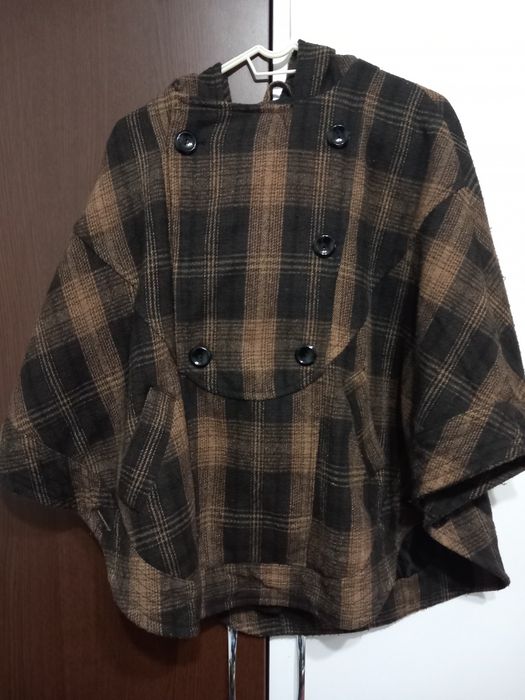 Vând poncho maro