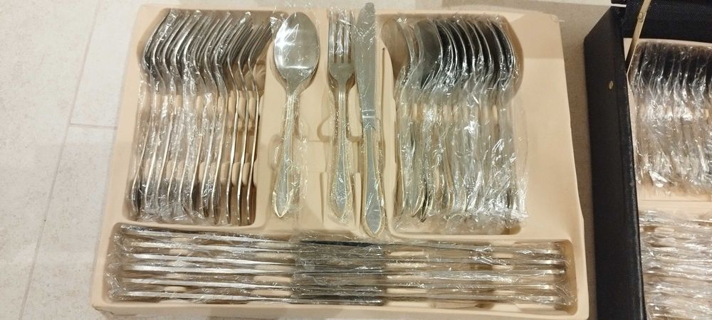 ЛУКСОЗЕН КОМПЛЕКТ! Прибори Elekom 72 части в куфар – Златни орнаменти