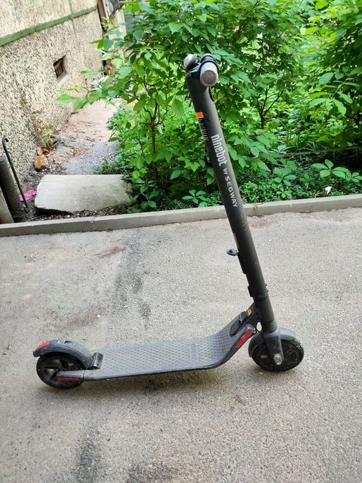 Электросамокат Segway Ninebot ES2 черный