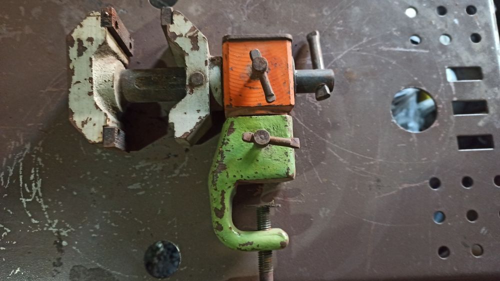 Продам тиски в хорошем состояние