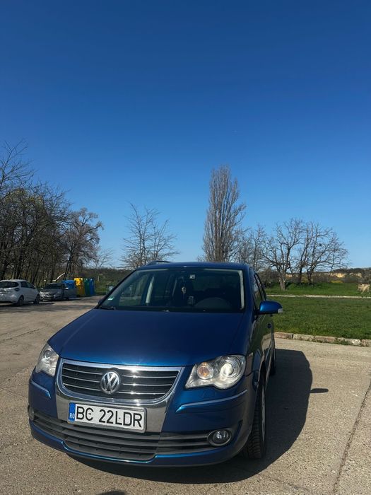 VOLKSWAGEN Touran 2010