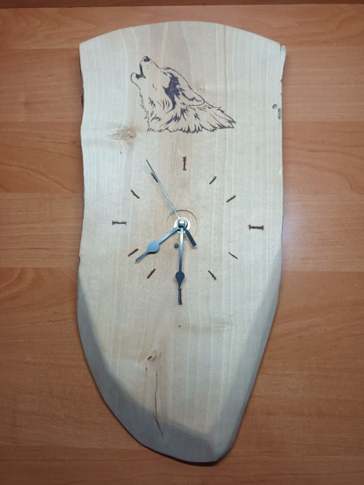 Дървен Часовник-Ръчно Изработен и Гравиран!