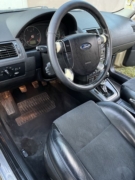 Vând  ford mondeo