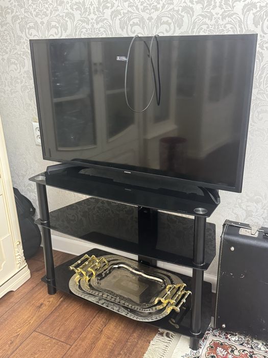 Телевизор с подставкой