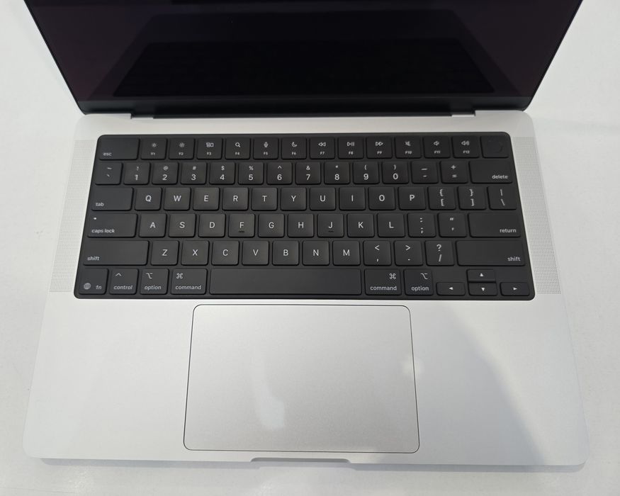 MacBook Pro 14 M5 512GB новый