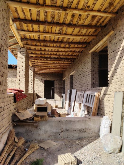 ……………………………………..