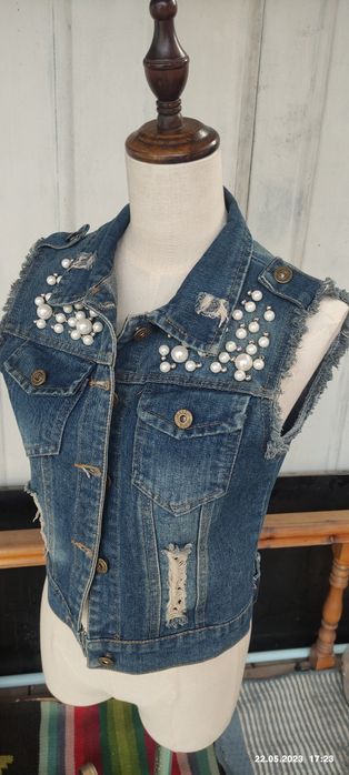 Джинсовая куртка.