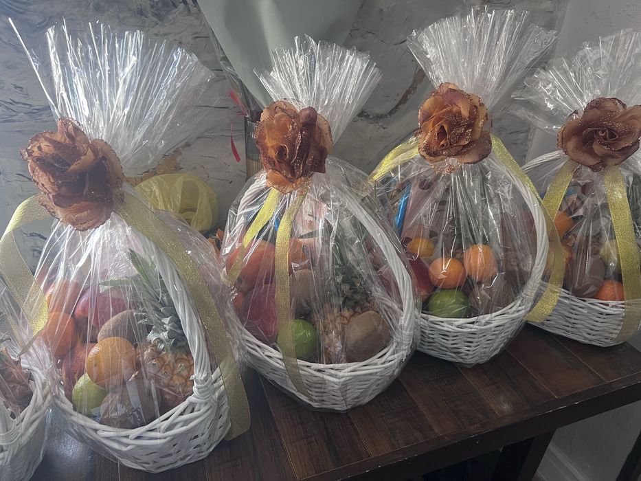 Продам корзину с фруктами