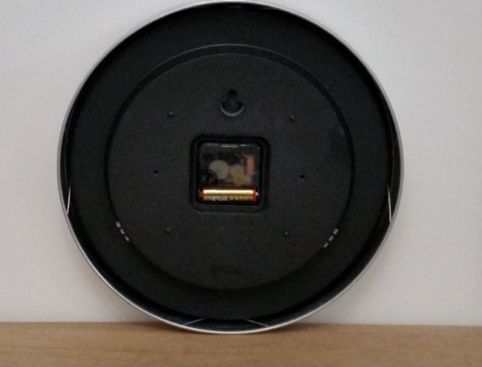 Стенен часовник с алуминиев корпус