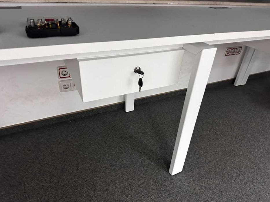 Квадратен офис бенч с прегради – 260×130×75 см