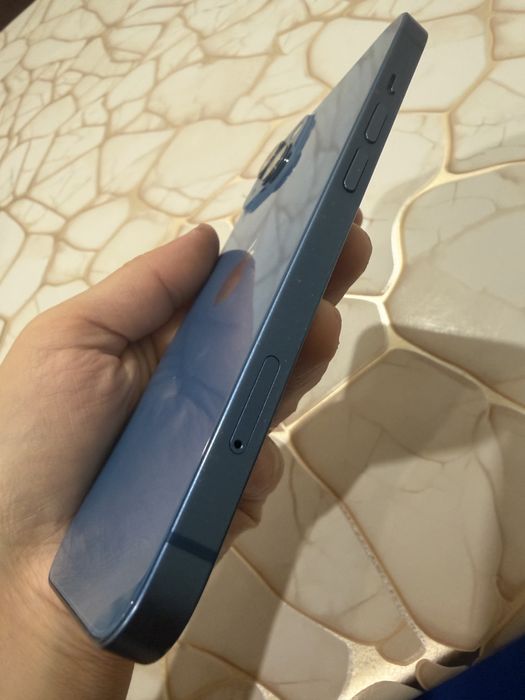 Продам телефон айфон 13