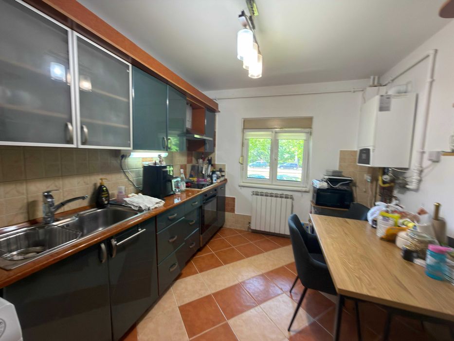 Vând apartament 4 camere ultracentral