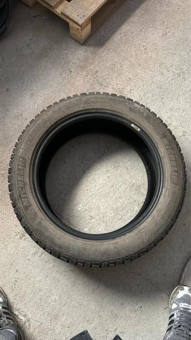 Шины зимние 215х55х18 б/у в нормальном состояние
