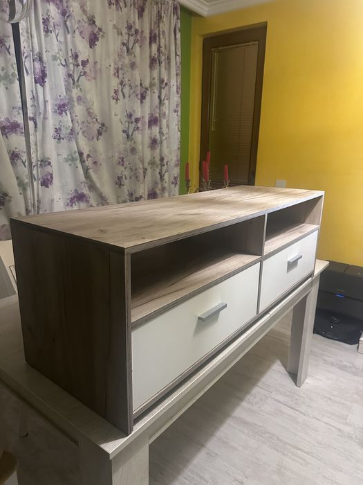 Продавам Тв шкаф