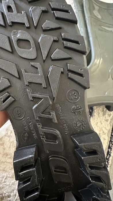 Продается рабочие резиновые сапоги