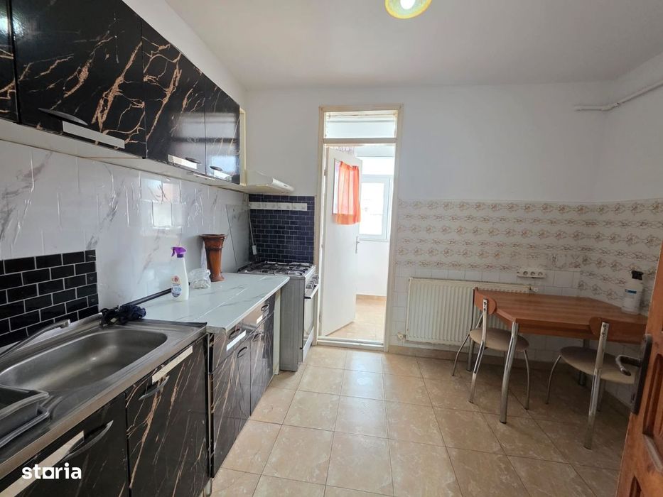 2 camere, zonă centrală, decomandat, centrală termică, izolat