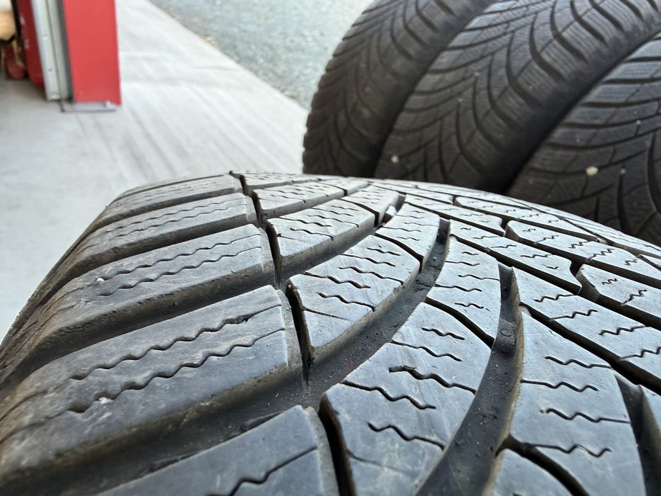 4бр. ОТЛИЧНИ Зимни Гуми С Борд 215/65R/16 **SEMPERIT** DOT:3224- 7.0мм.+6.2мм.
