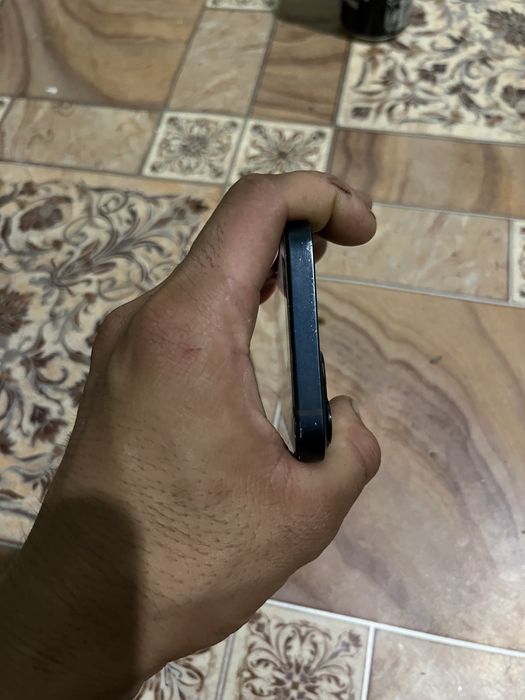 Продам телефон iPhone 13 в хорошем состоянии